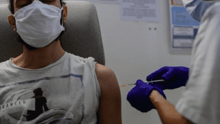 La Pampa: llegan 14.400 vacunas AstraZeneca y amplían la vacunación a mayores de 18, de riesgo