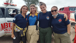 Historias de mujeres. Las bomberas pampeanas que combatieron el fuego en el Litoral