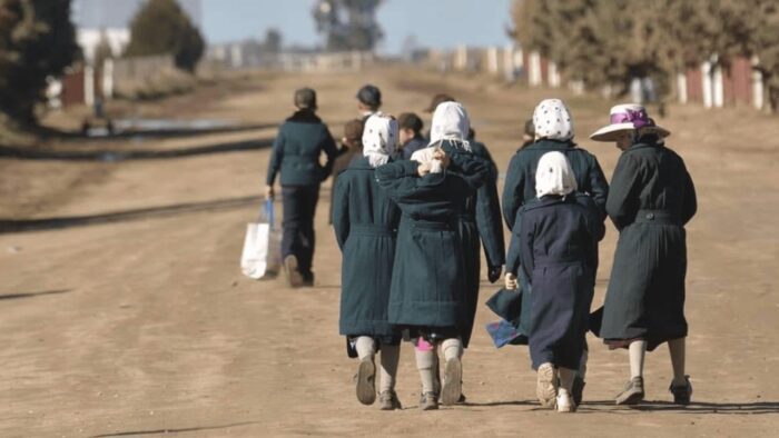 Se viralizó un video de una joven menonita