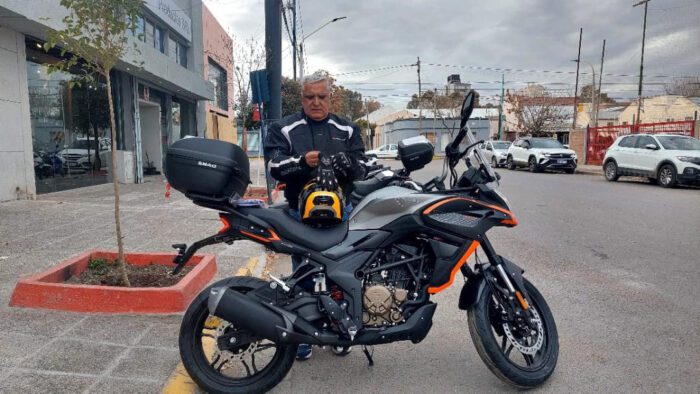 Encontraron a un motociclista muerto