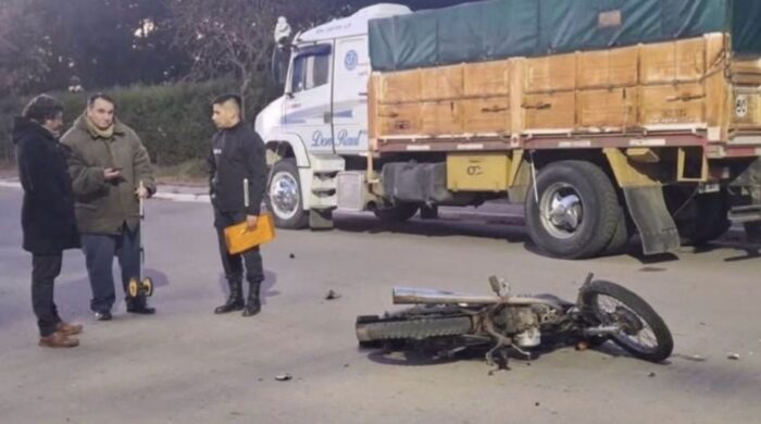 Trágico accidente en Castex: un joven policía murió al chocar en moto cuando iba a tomar la guardia