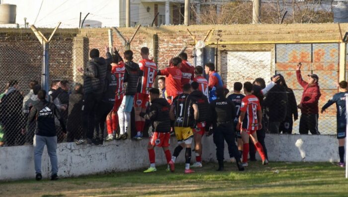 Disturbios en el fútbol local