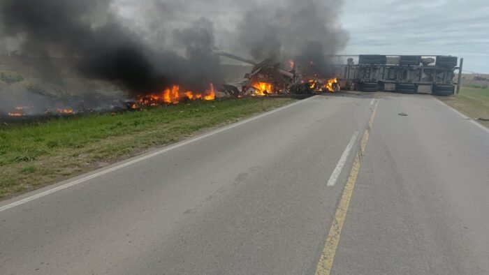 Murieron dos camioneros en la Ruta Provincial 1 tras un choque frontal